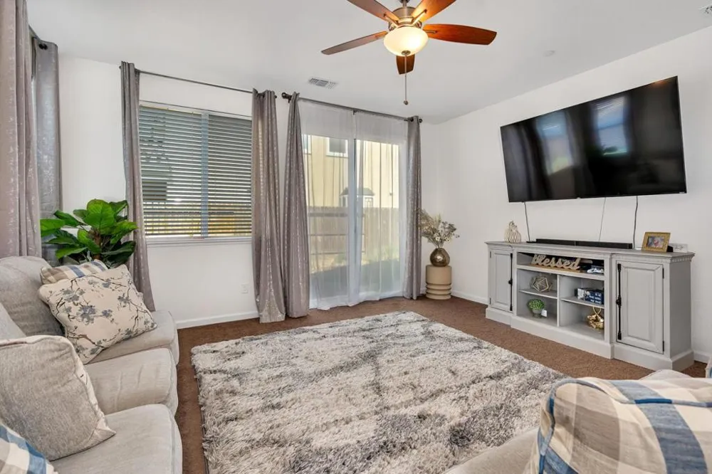 1964 Gus Villalta Drive Los Banos, CA 93635