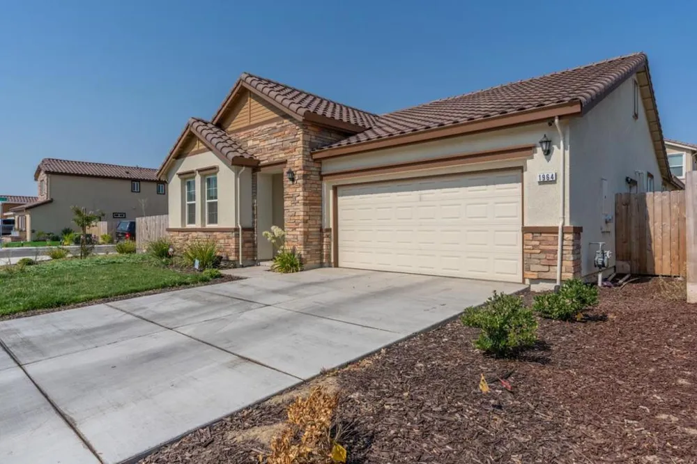 1964 Gus Villalta Drive Los Banos, CA 93635