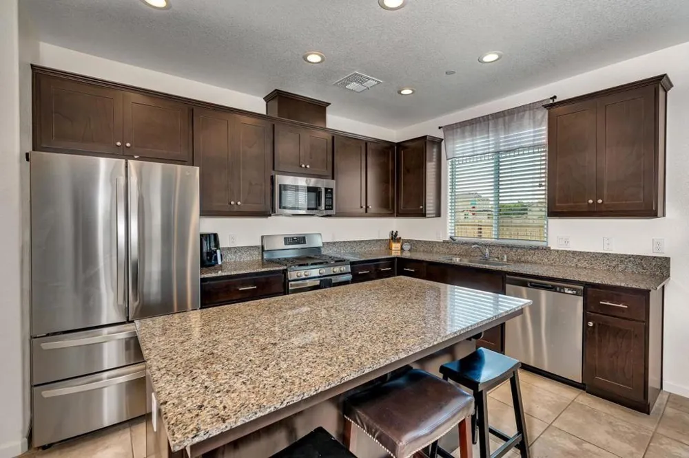 1964 Gus Villalta Drive Los Banos, CA 93635