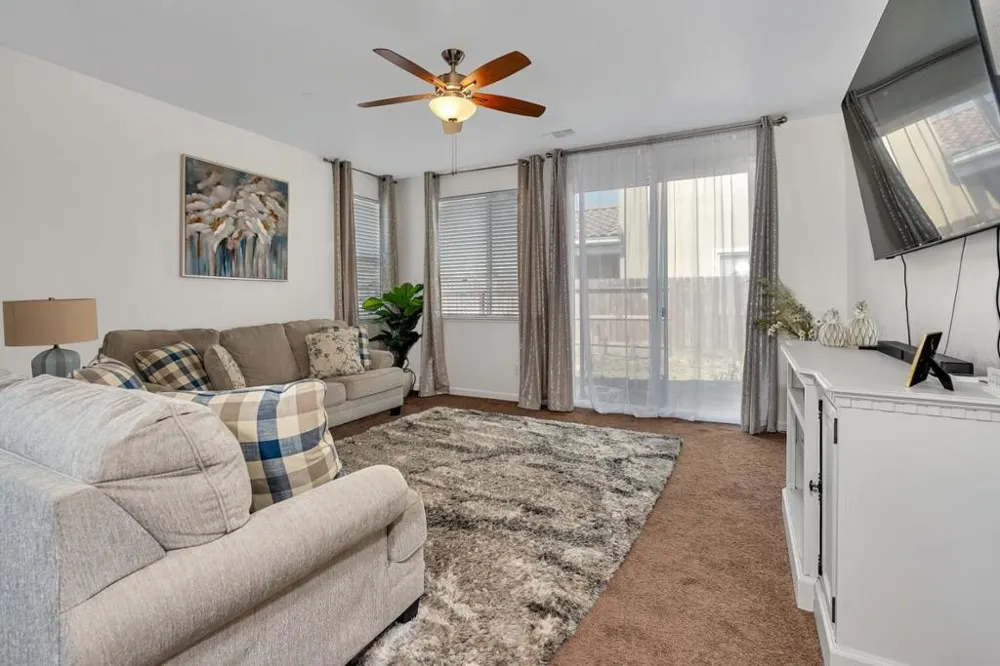 1964 Gus Villalta Drive Los Banos, CA 93635