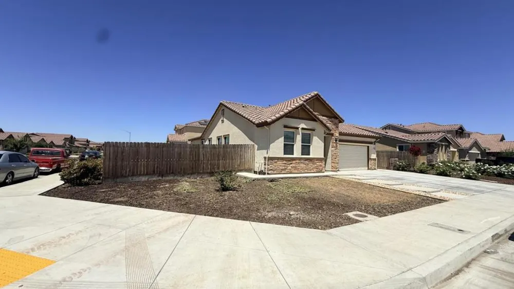 1964 Gus Villalta Drive Los Banos, CA 93635