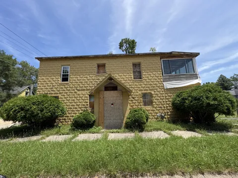 817 Thresher Avenue