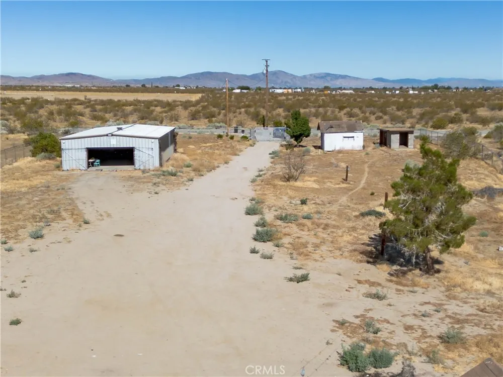 35950 116th E Littlerock, CA 93543