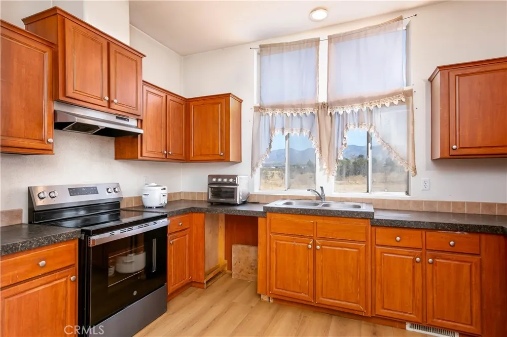 35950 116th E Littlerock, CA 93543