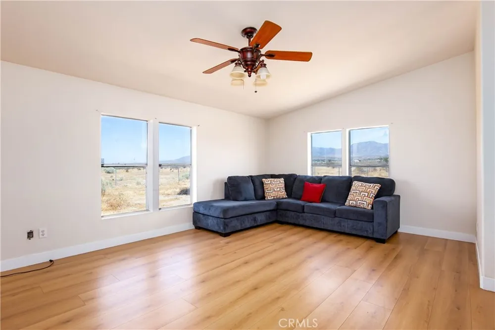 35950 116th E Littlerock, CA 93543