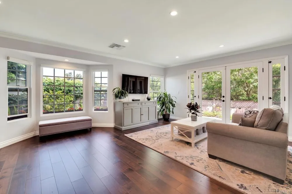 972 Skylark Drive La Jolla, CA 92037