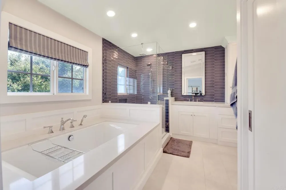 972 Skylark Drive La Jolla, CA 92037