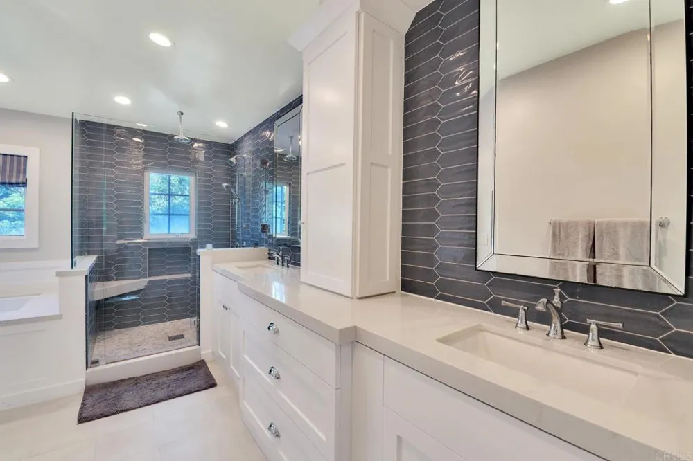 972 Skylark Drive La Jolla, CA 92037