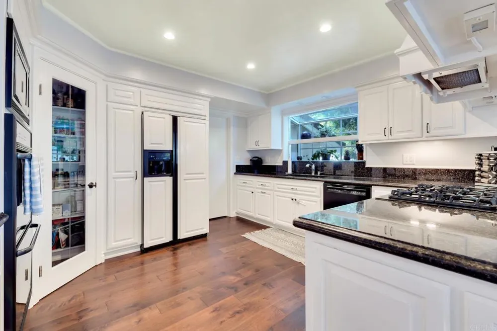 972 Skylark Drive La Jolla, CA 92037