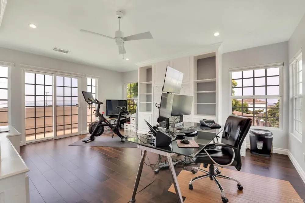 972 Skylark Drive La Jolla, CA 92037