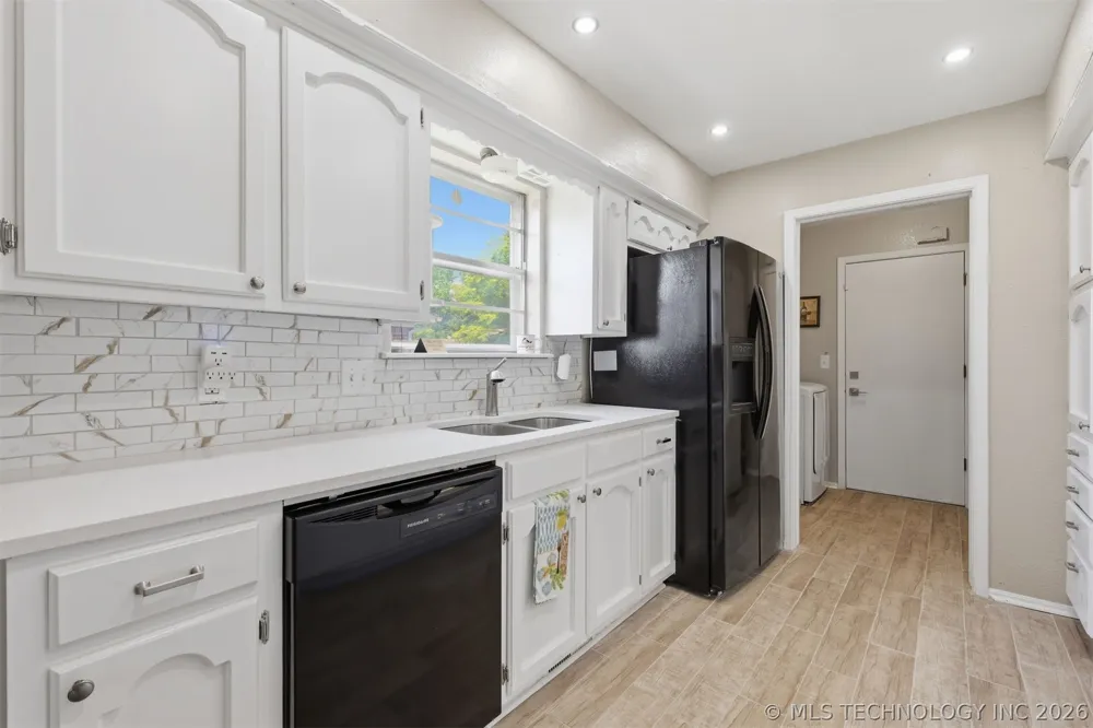3852 S 98th EastAvenue Tulsa, OK 74146