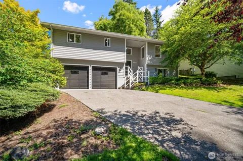 1216 E Clearbrook Drive