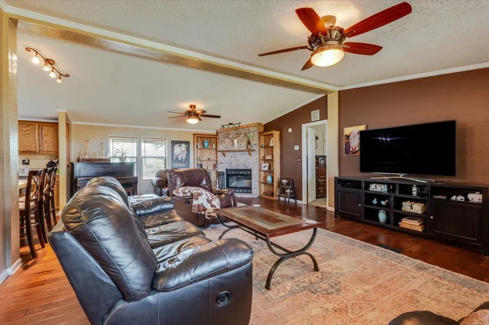 3637 Highway 281 Jacksboro, TX 76458