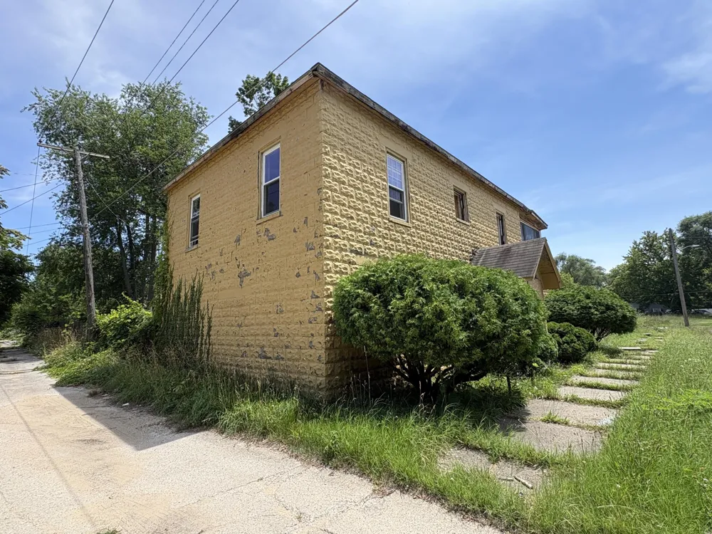 817 Thresher Avenue Benton Harbor City, MI 49022