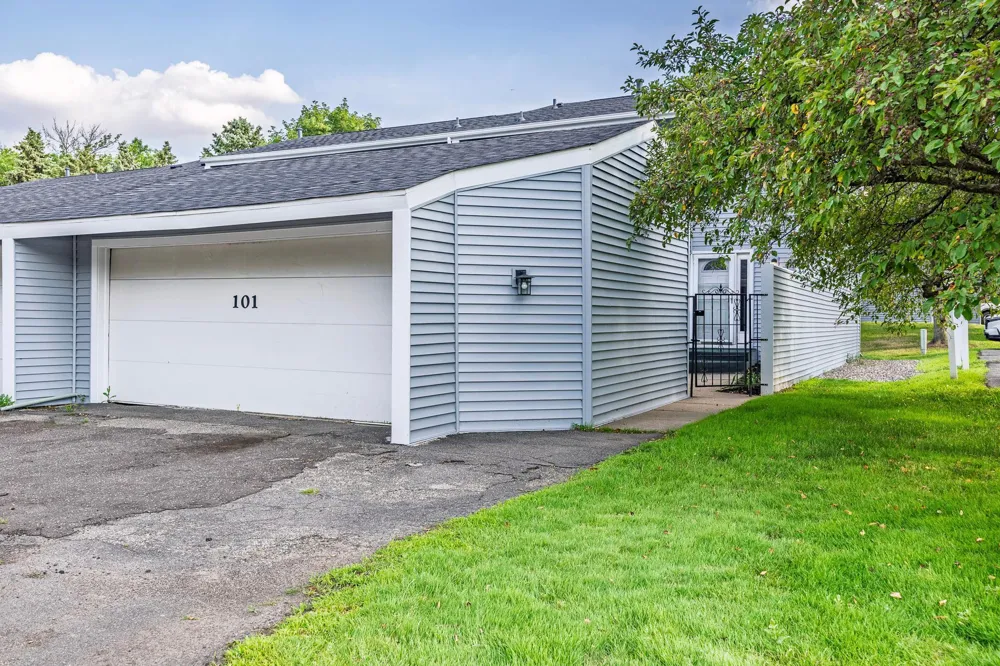 101 Canabury Court Little Canada, MN 55117