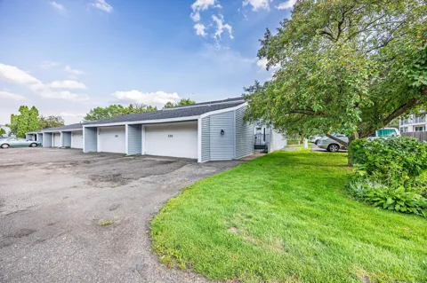 101 Canabury Court