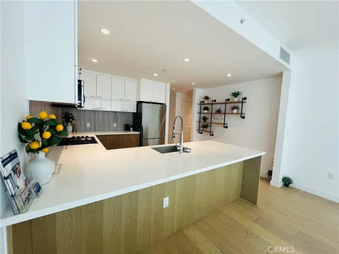400 S Broadway #814