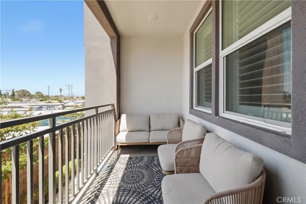 1218 Breckyn Gardena, CA 90247