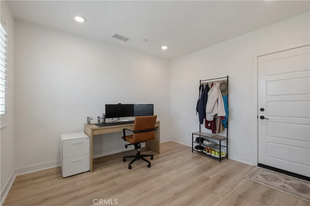 1218 Breckyn Gardena, CA 90247