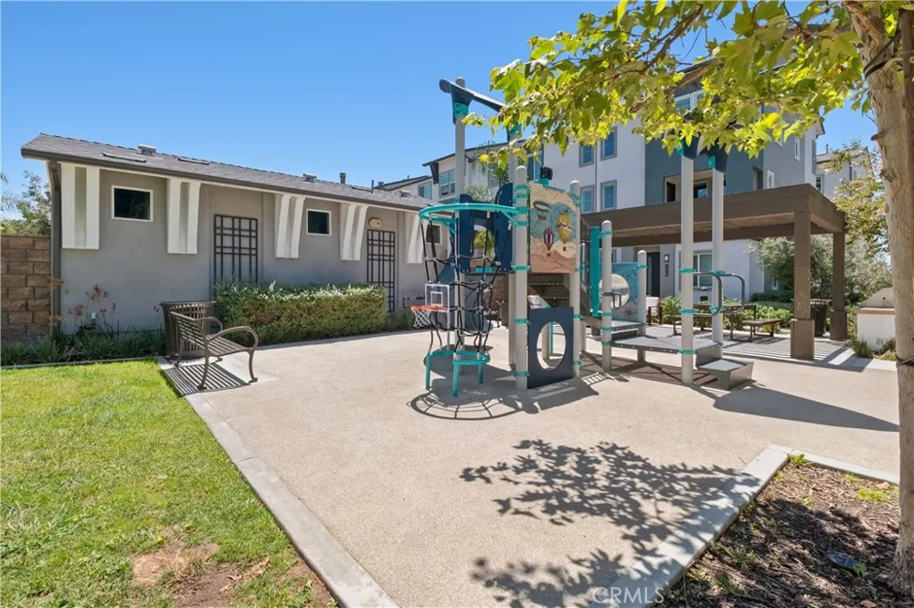1218 Breckyn Gardena, CA 90247