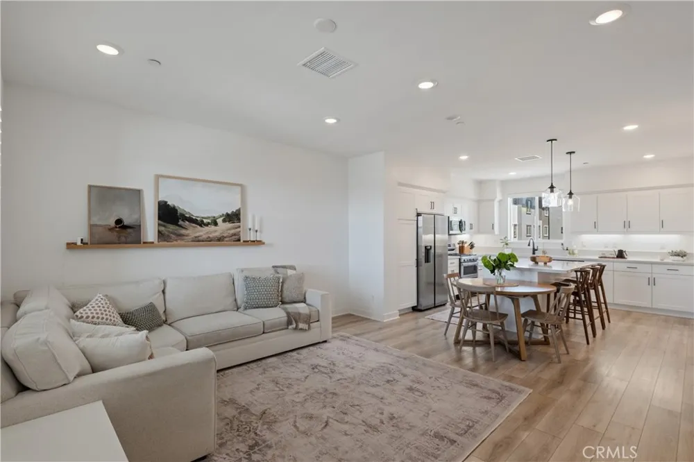 1218 Breckyn Gardena, CA 90247