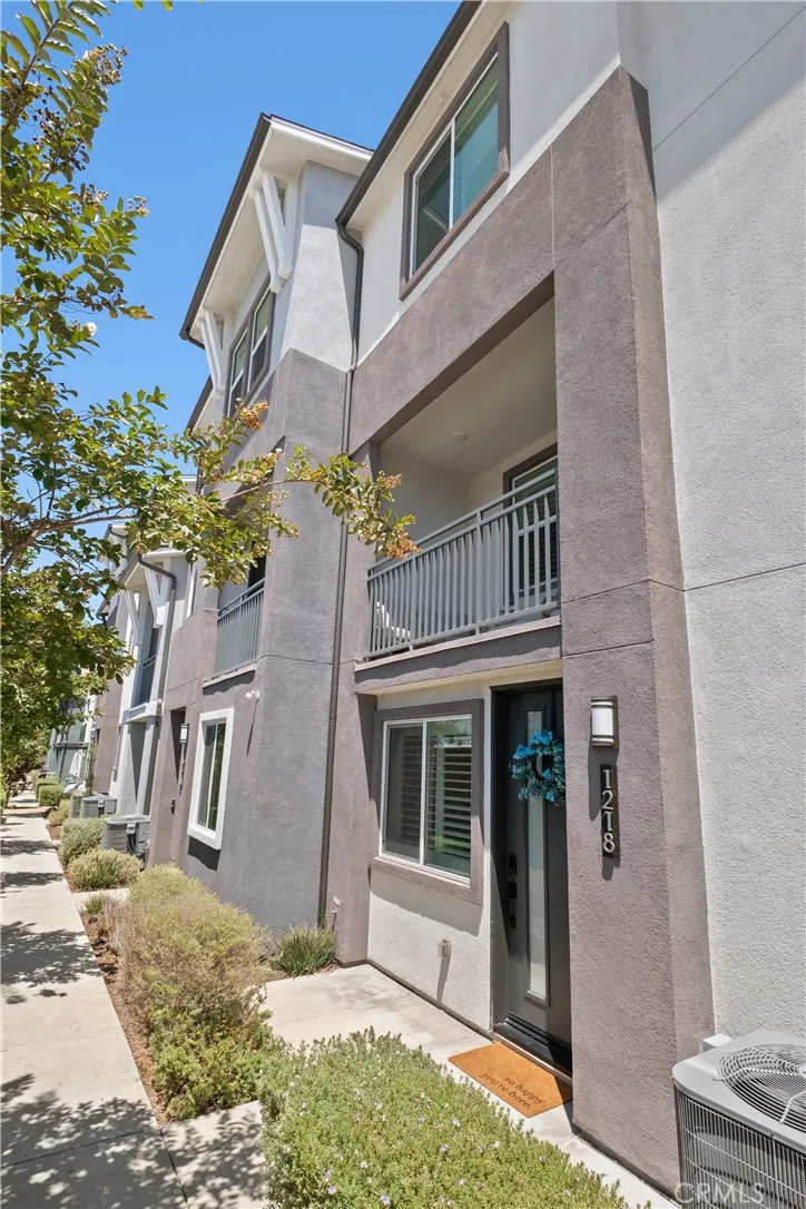 1218 Breckyn Gardena, CA 90247