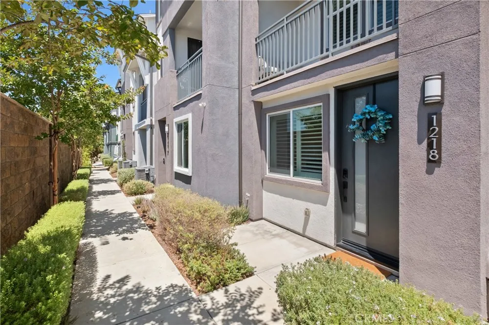 1218 Breckyn Gardena, CA 90247