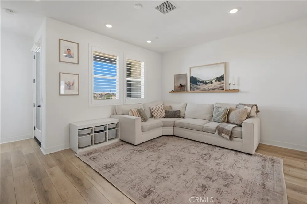 1218 Breckyn Gardena, CA 90247