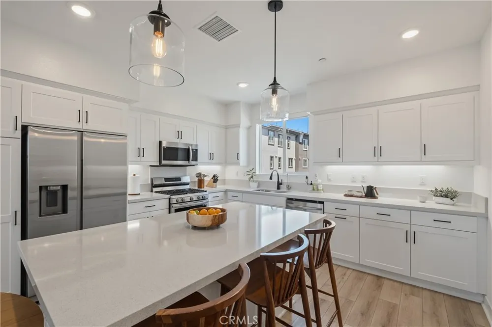 1218 Breckyn Gardena, CA 90247