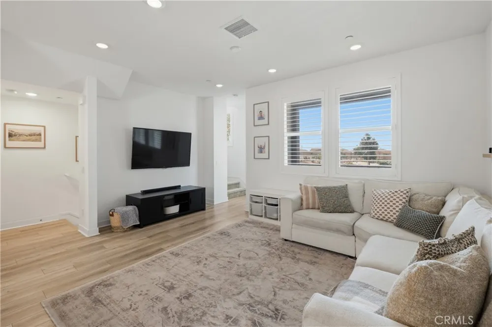 1218 Breckyn Gardena, CA 90247