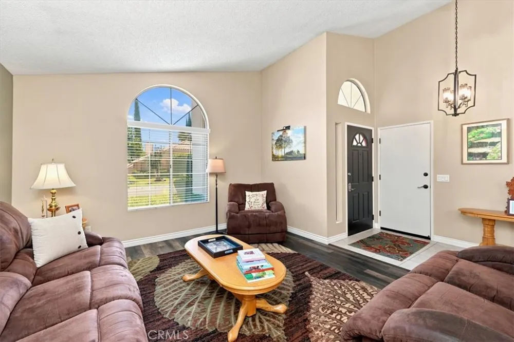5831 Oakmont Banning, CA 92220