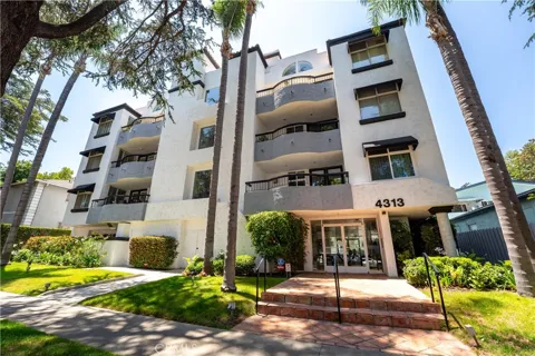 4313 Van Nuys #303