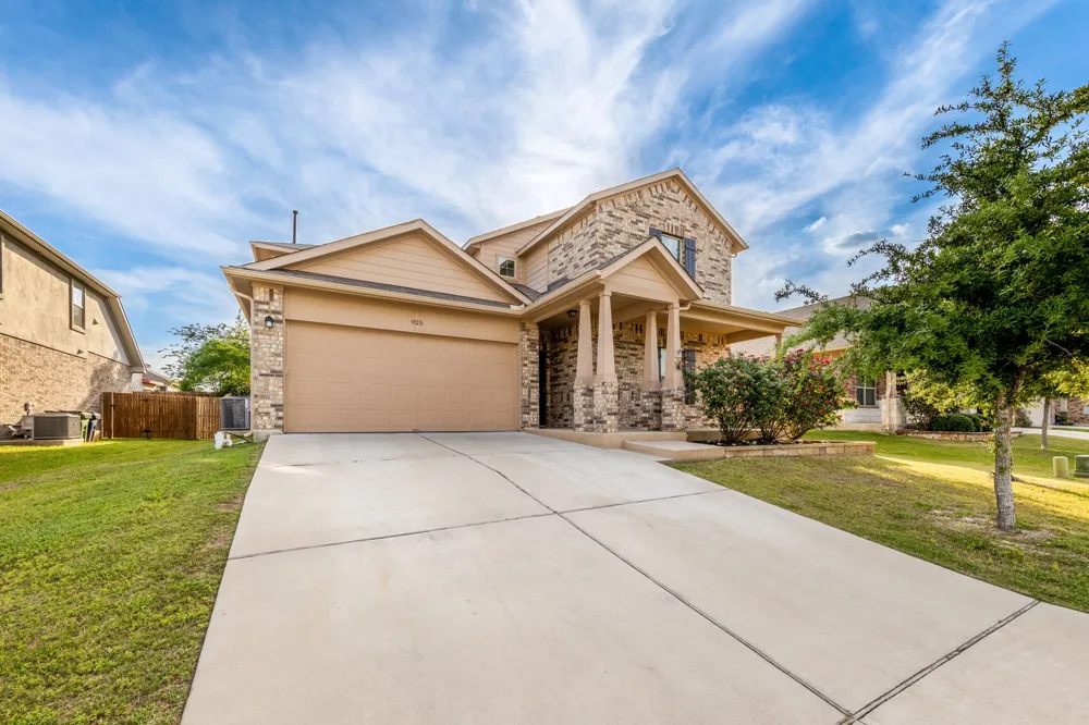 925 Woodduck Trail Leander, TX 78641