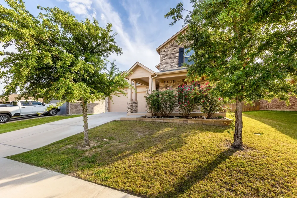 925 Woodduck Trail Leander, TX 78641