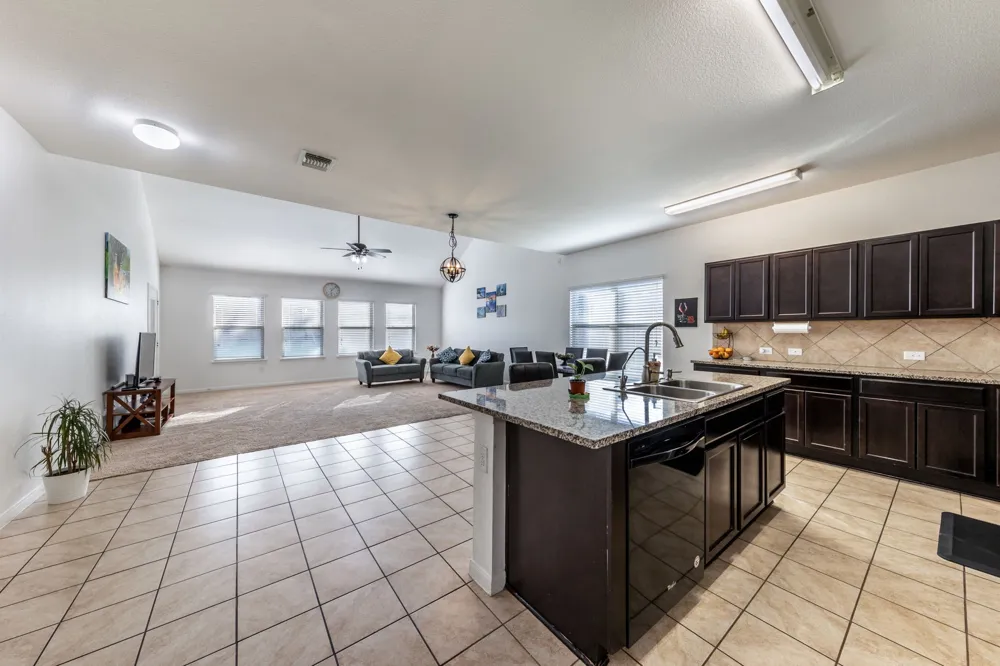 925 Woodduck Trail Leander, TX 78641