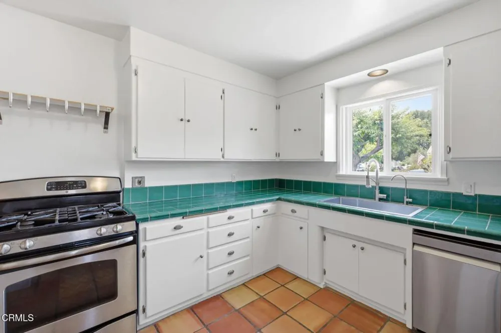 1003 E Virginia Terrace Santa Paula, CA 93060