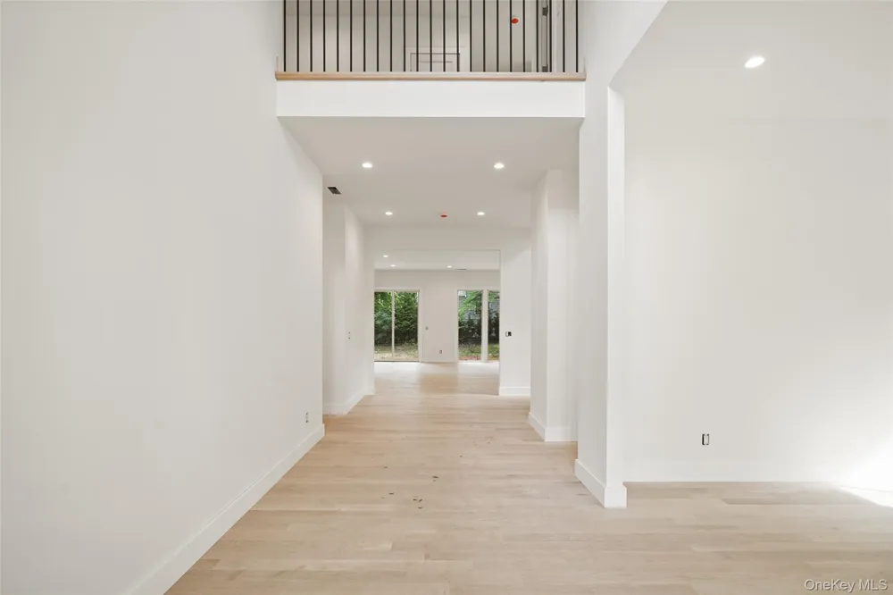 8 Crest Lane Scarsdale, NY 10583