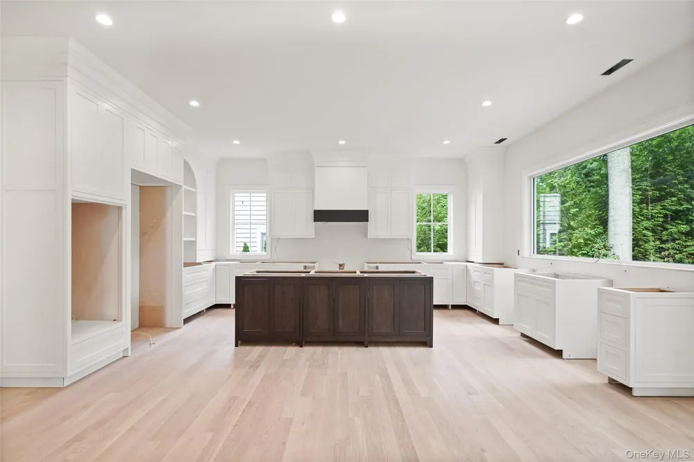 8 Crest Lane Scarsdale, NY 10583