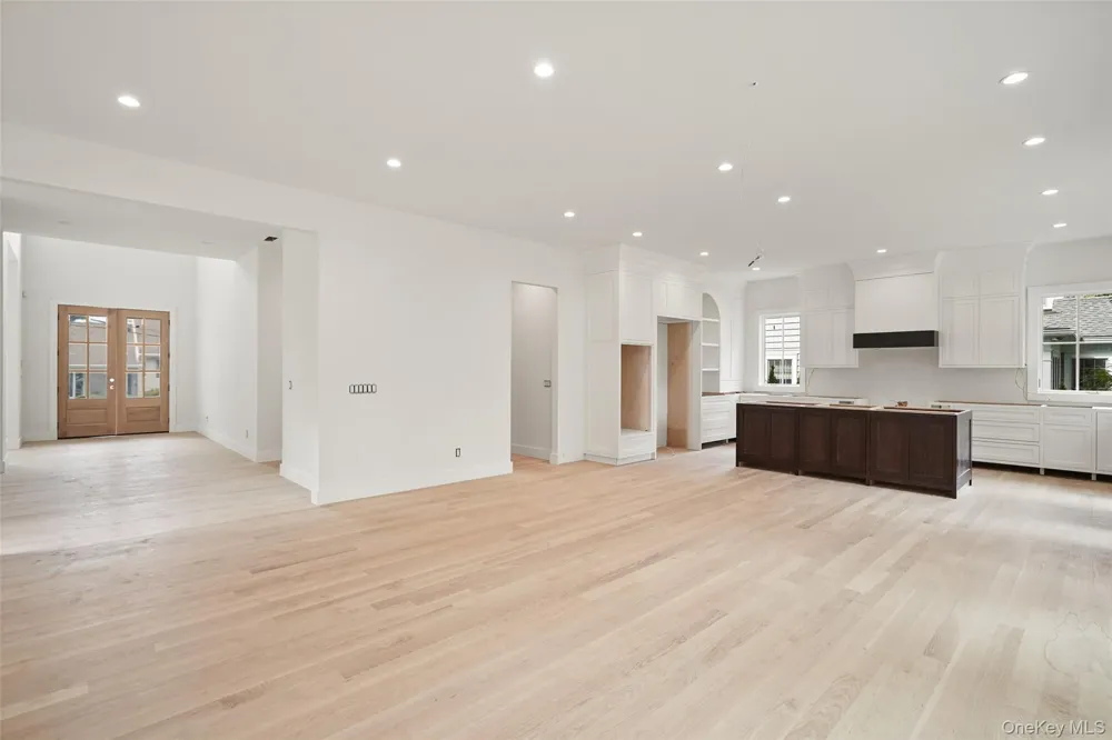 8 Crest Lane Scarsdale, NY 10583