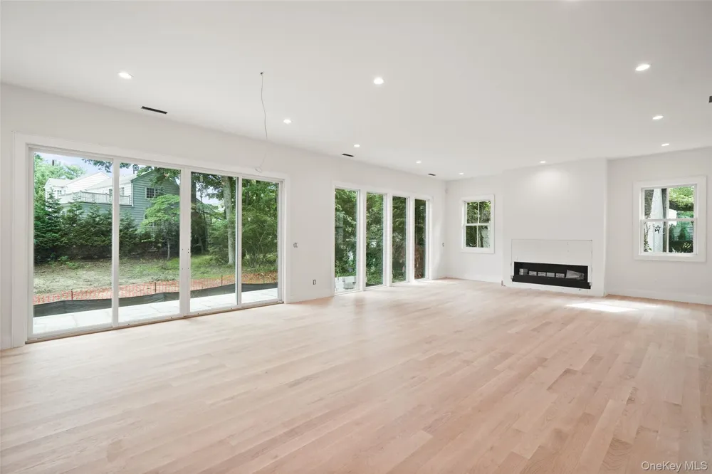 8 Crest Lane Scarsdale, NY 10583