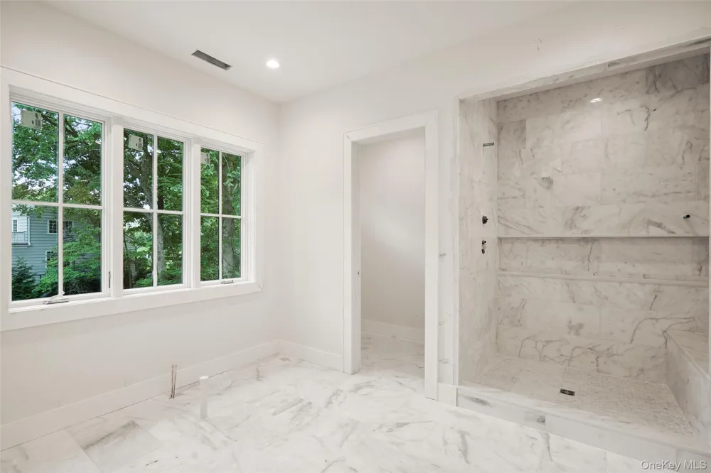 8 Crest Lane Scarsdale, NY 10583
