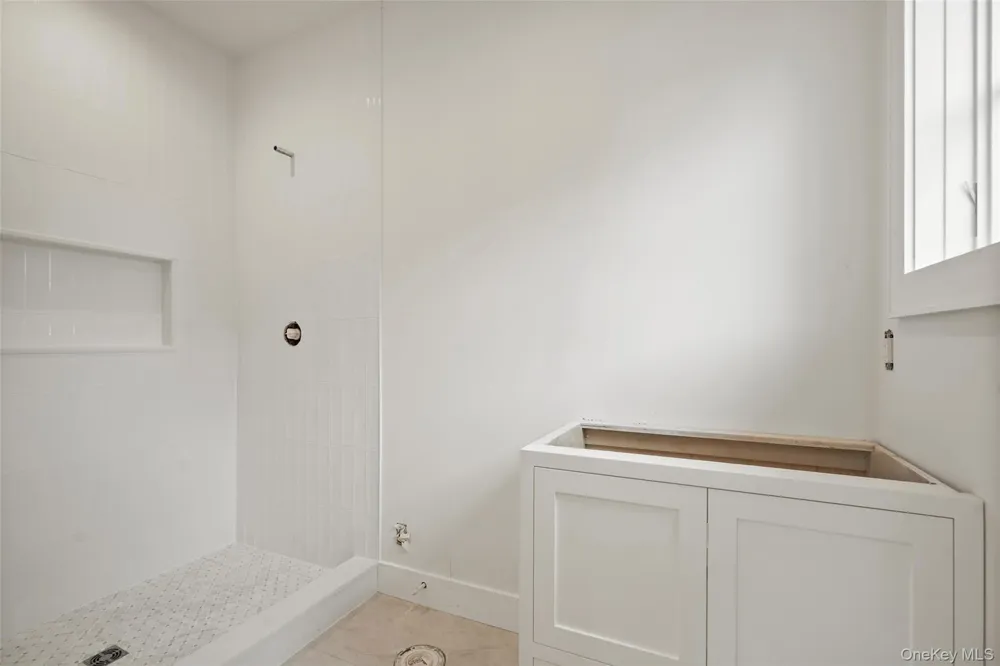 8 Crest Lane Scarsdale, NY 10583