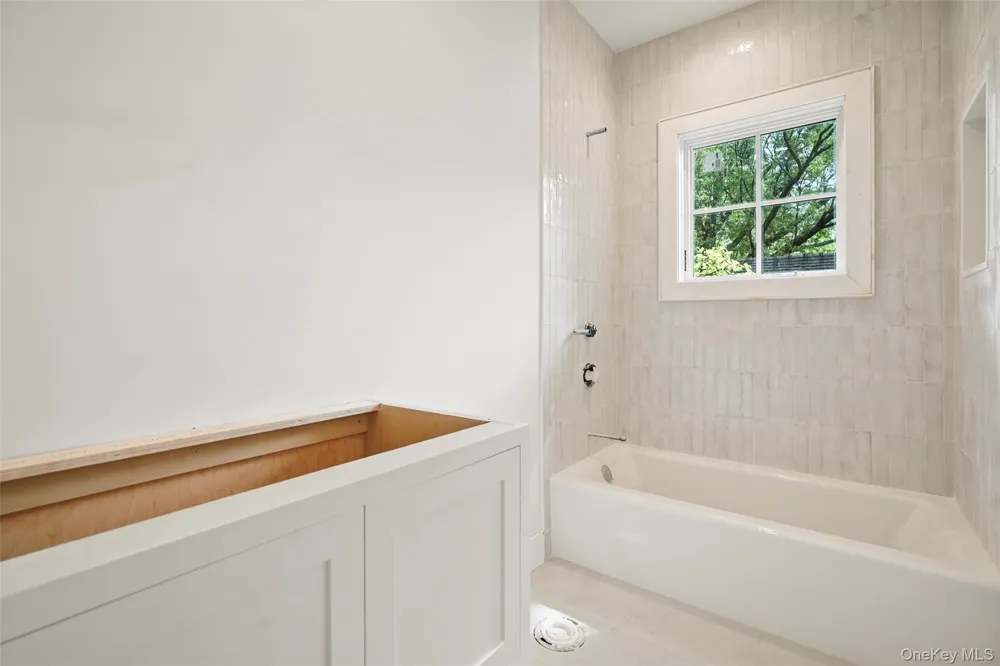 8 Crest Lane Scarsdale, NY 10583