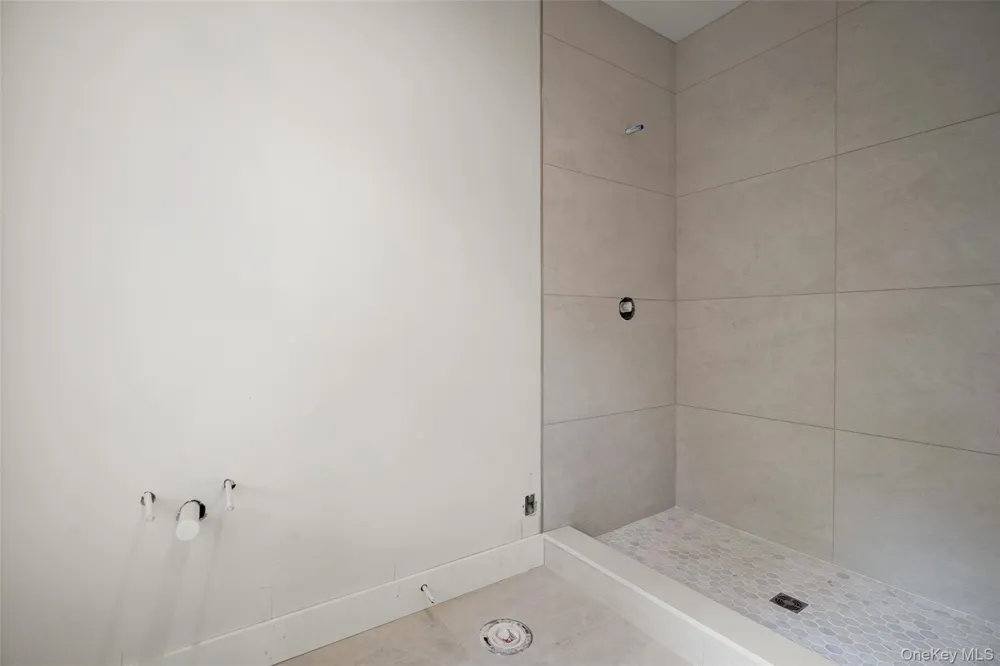 8 Crest Lane Scarsdale, NY 10583