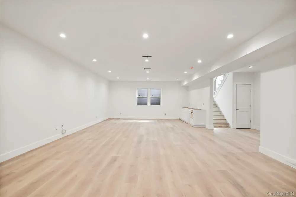8 Crest Lane Scarsdale, NY 10583