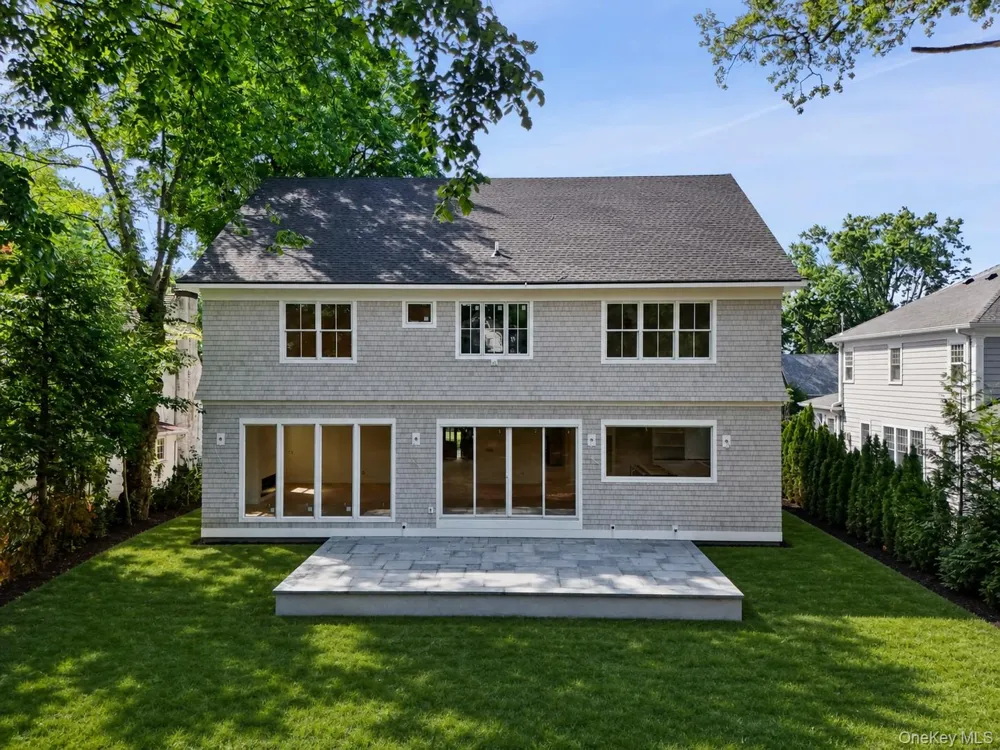 8 Crest Lane Scarsdale, NY 10583
