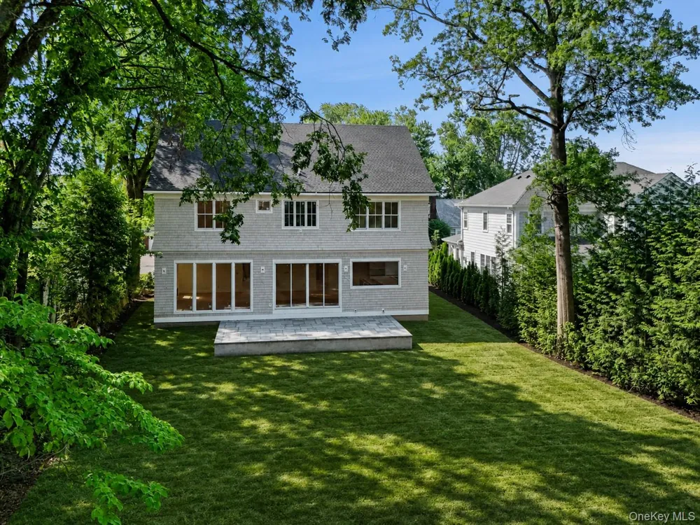 8 Crest Lane Scarsdale, NY 10583