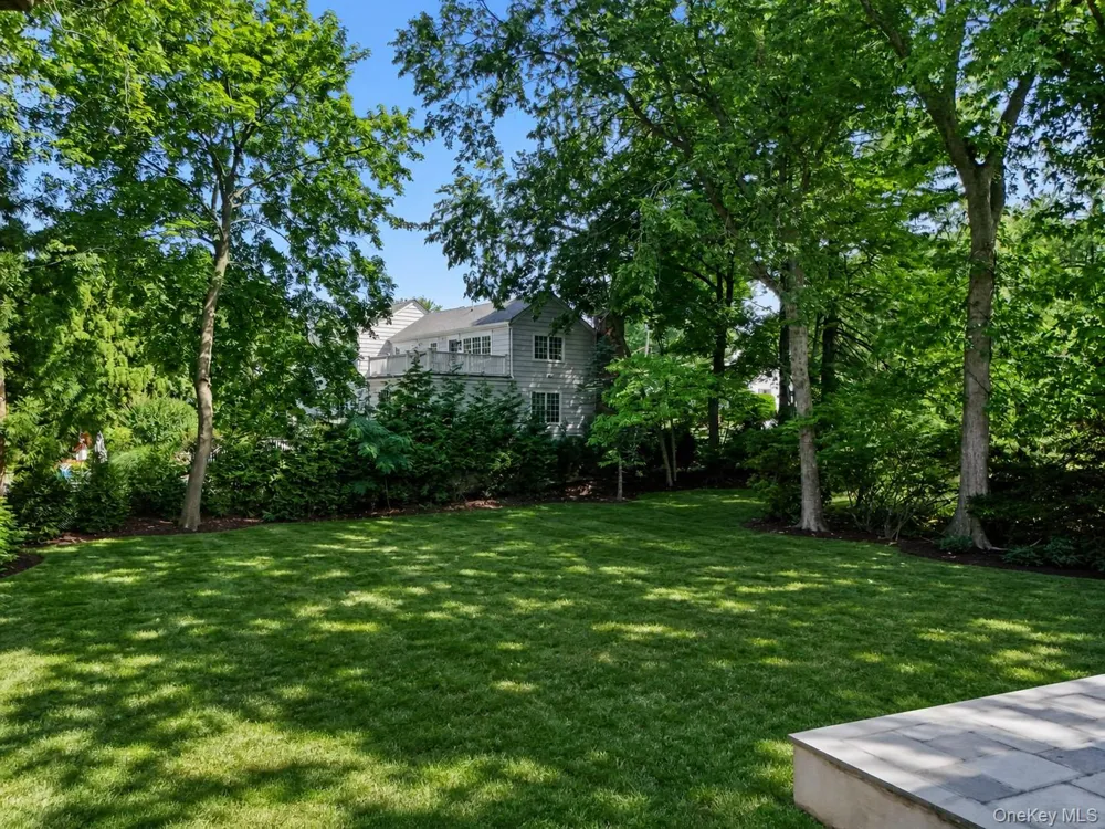 8 Crest Lane Scarsdale, NY 10583
