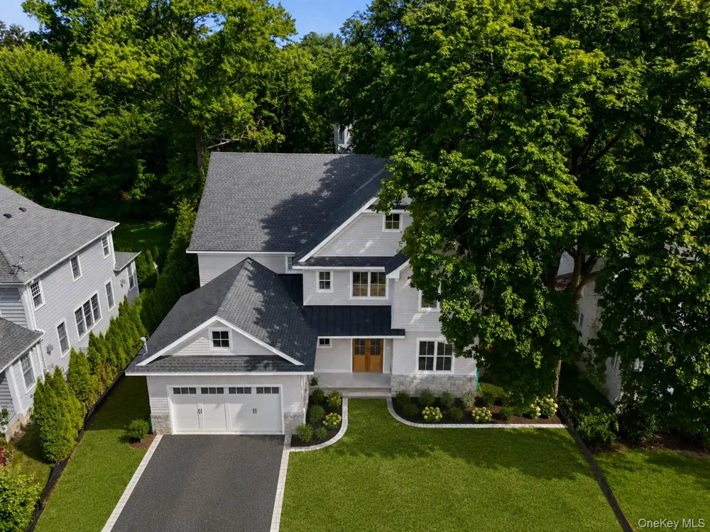 8 Crest Lane Scarsdale, NY 10583