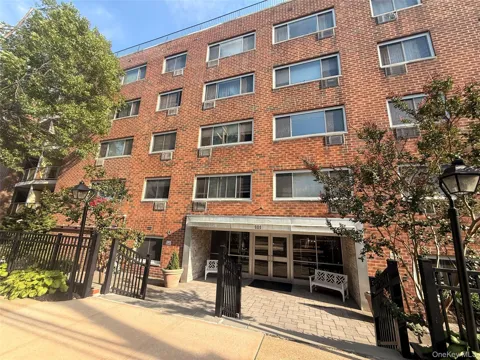 101 Clinton Avenue #3H